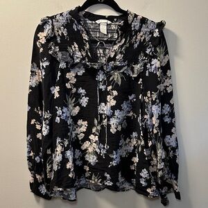 H&M Women’s Black Floral Tie Neck Ruffle Detail Long Sleeve Blouse Sz M